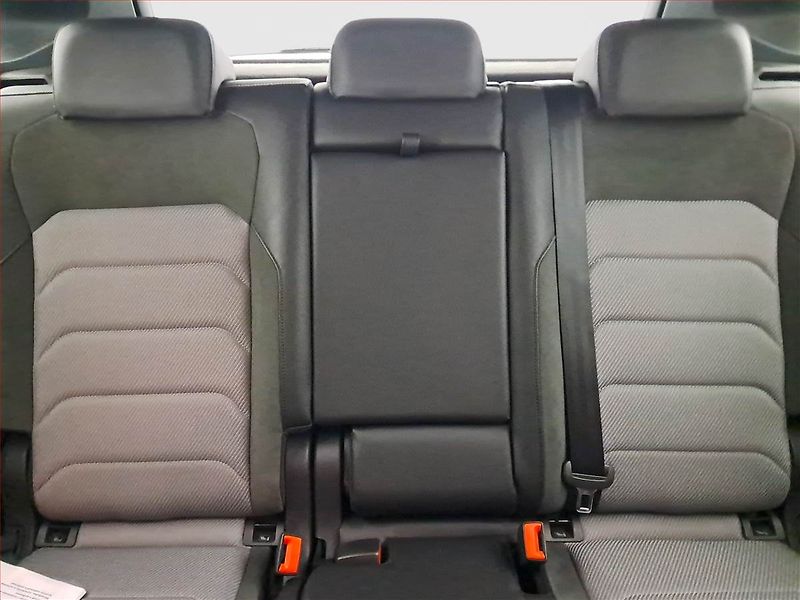 Volkswagen Tiguan (2016) R-Line 2.0 TDI, 4X4, Automat - fotka 10 z 24