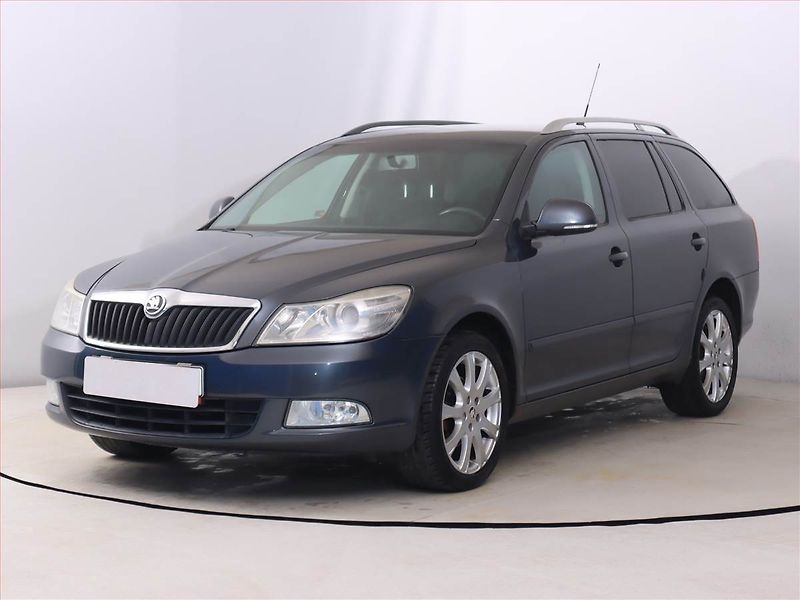 Škoda Octavia (2009) 1.9 TDI, Serv.kniha, po STK - fotka 2 z 16
