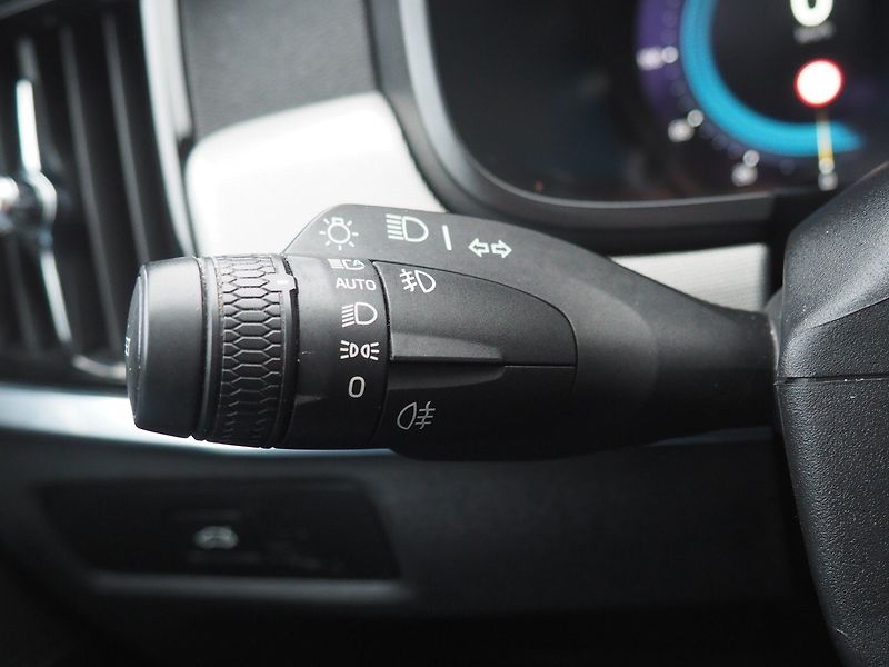 Volvo V90 (2022) B4, Momentum Pro - fotka 27 z 50