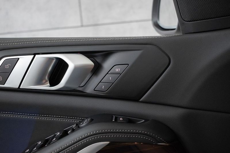 BMW X5 xDrive50e ZÁRUKA*AIR*TANŽÉ*ČR - fotka 16 z 47