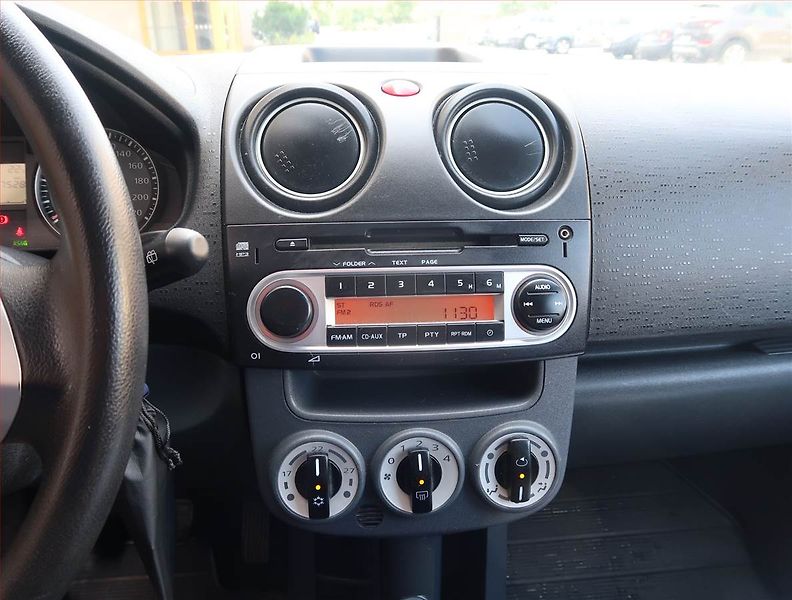 Mitsubishi Colt (2012) 1.3, nová STK, zamluveno - fotka 12 z 17