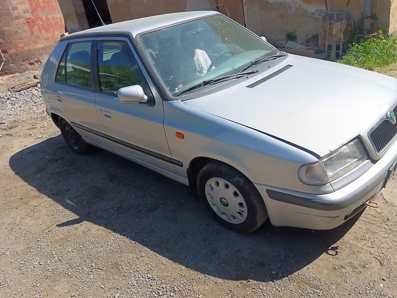 Škoda Felicia (1999) 1,6  55 kw - fotka 2 z 11