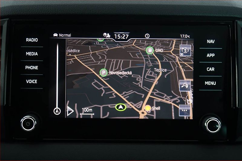Škoda Karoq (2021) Sportline 1.5 TSI - fotka 18 z 23