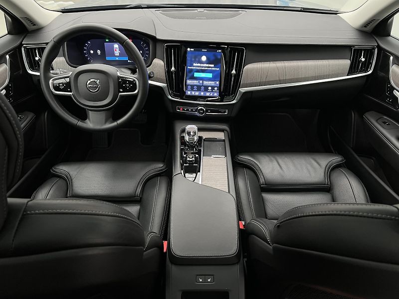 Volvo V90 CC B4 AWD PLUS AUT - fotka 2 z 45