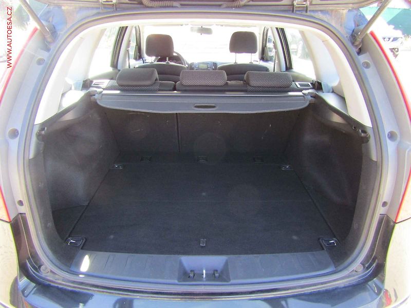 Hyundai i30 (2010) 1.4 i, AC - fotka 7 z 15