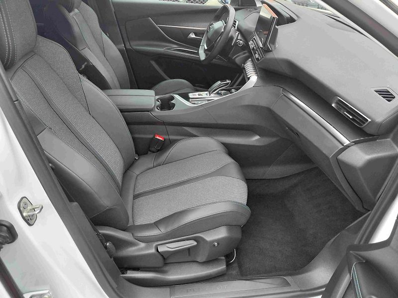Peugeot 5008 1,2PT EAT8 ALLURE - fotka 8 z 21