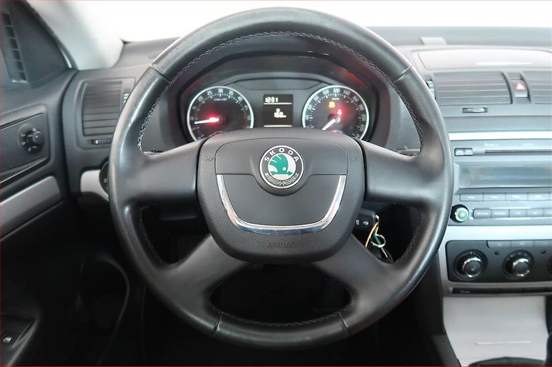 Škoda Octavia (2012) Ambition 1.6 TDI 4x4, 4X4 - fotka 15 z 15