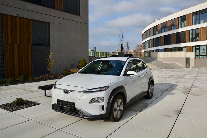 Hyundai Kona (2020) EV ELEKTRIC 100Kw 1 MAJITEL KA - fotka 13 z 53