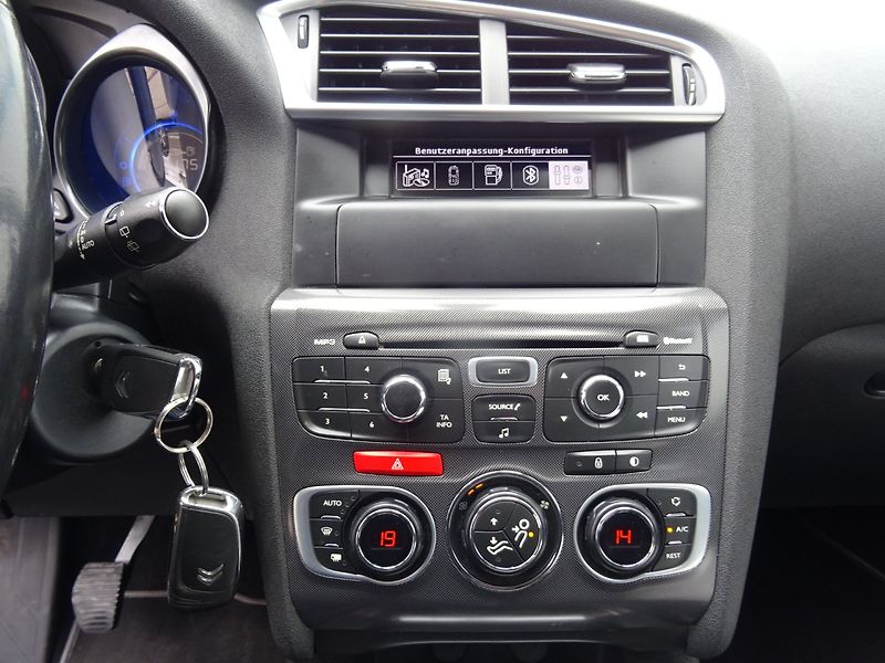 Citroën C4 (2013) 1.6HDi,84kW,S.kn,klima,ALU - fotka 15 z 23