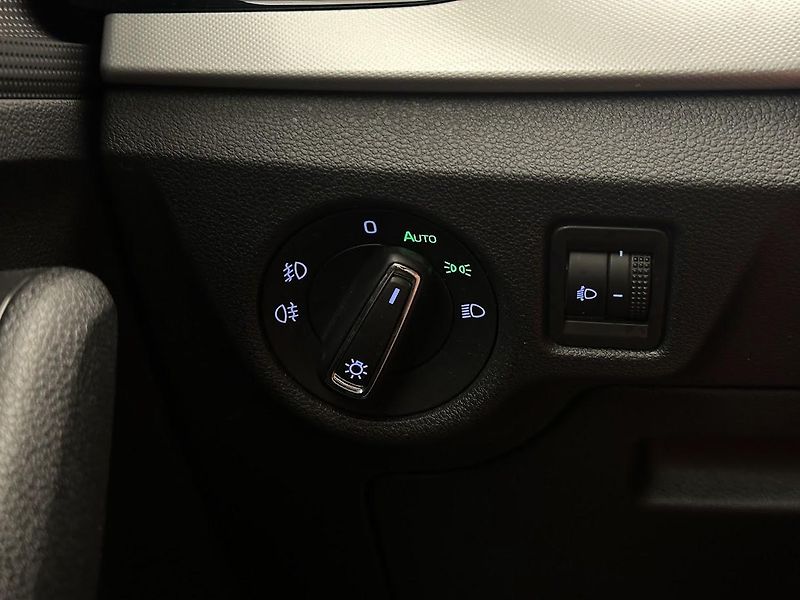 Škoda Scala (2021) 1.0 TSI Ambition (EU6AP) 70 kW - fotka 13 z 20