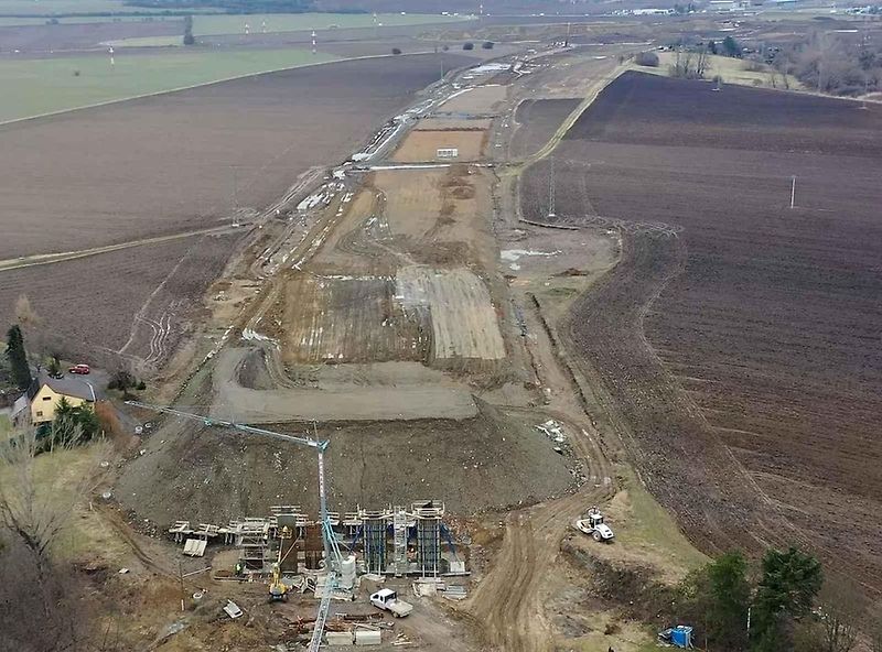 Stavba D1 Říkovice-Přerov, únor 2024. Pohled z výšky.