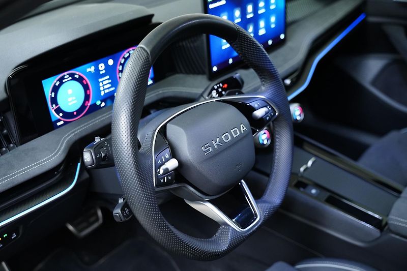 Škoda Superb - fotka 14 z 28