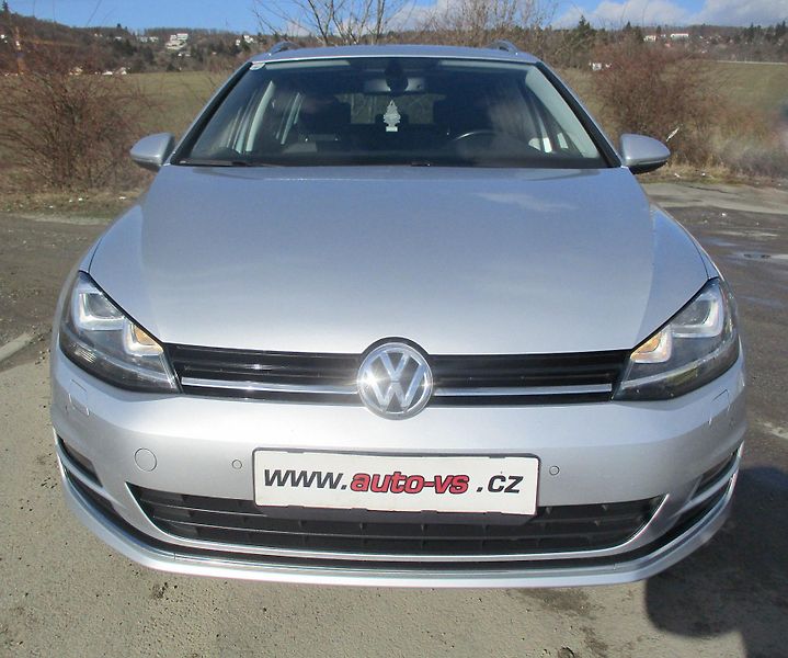 Volkswagen Golf 2.0TDi 110kW HIGHLINE L+Z PNEU - fotka 4 z 45