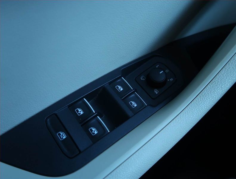 Škoda Karoq (2019) 2.0 TDI, Serv.kniha, Kůže - fotka 18 z 25