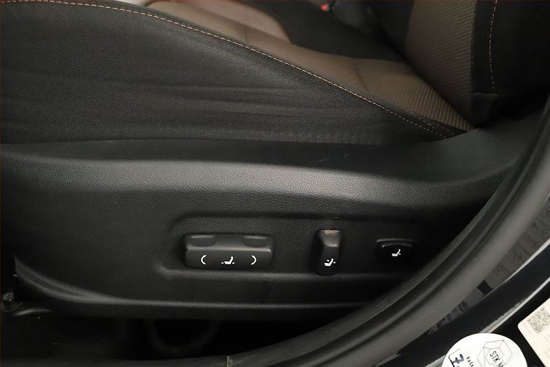 Kia Ceed (2014) 1.6 CRDi, Automat, Navi - fotka 16 z 18