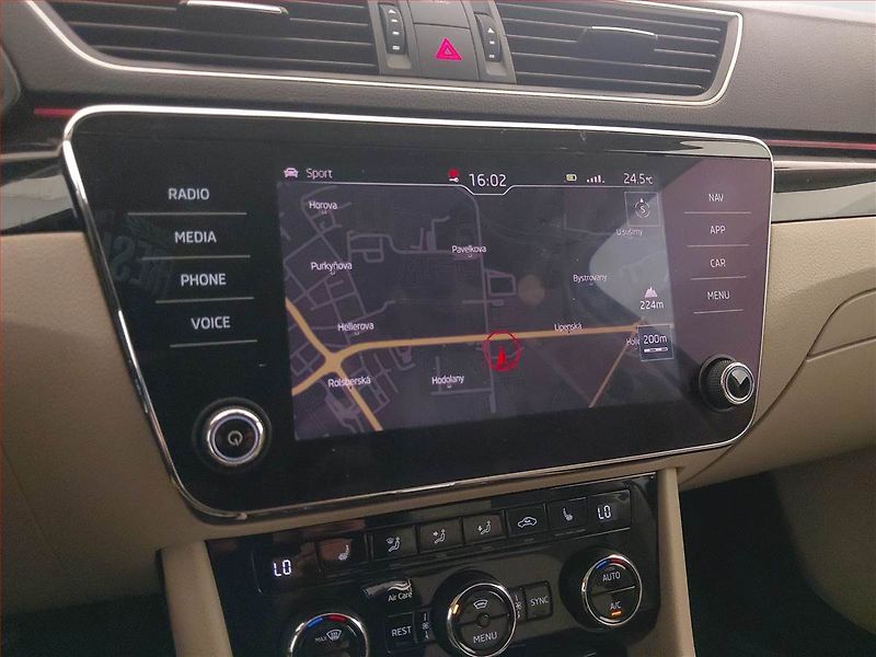 Škoda Superb (2018) Laurin&Klement 2.0 TDI, 4X4 - fotka 13 z 32