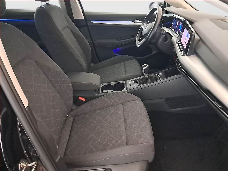 Volkswagen Golf (2022) Life 1.0 TSI, Tempomat - fotka 9 z 16