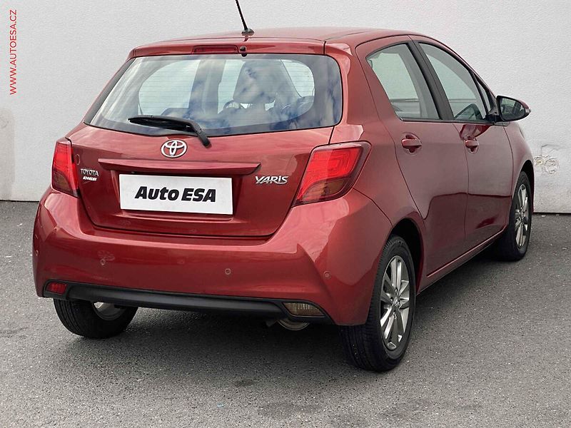 Toyota Yaris (2014) 1.0VVT-i, Comfort, kamera - fotka 4 z 17