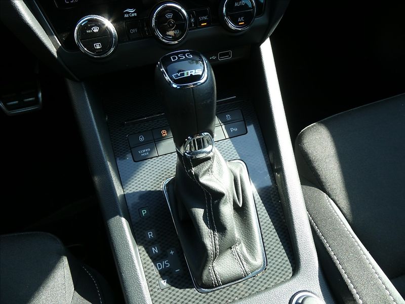 Škoda Octavia 2,0 TDi 135kW RS DSG, serviska - fotka 30 z 49