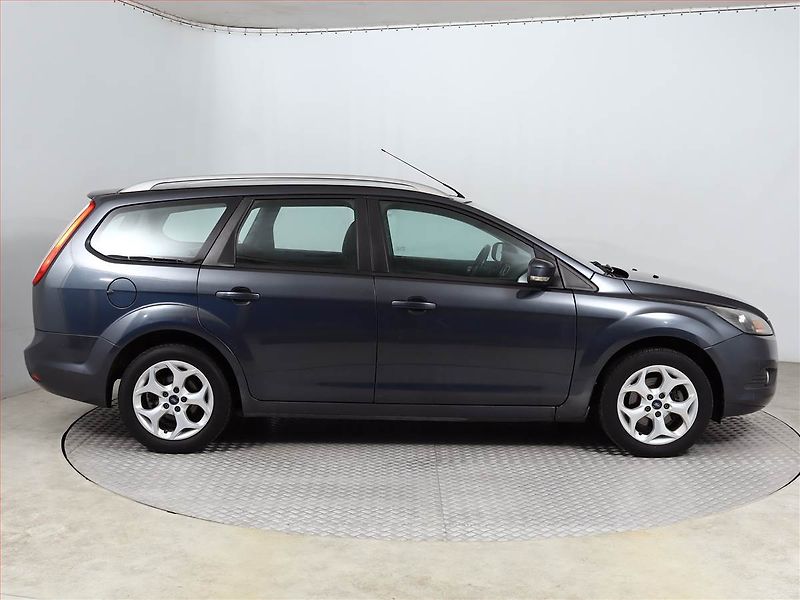 Ford Focus (2010) 1.6 i, LPG, po STK - fotka 6 z 13