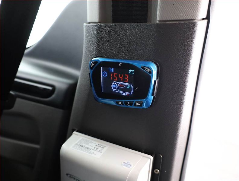 Ford Tourneo Custom (2018) Titanium 2.0 EcoBlue, ČR - fotka 17 z 21