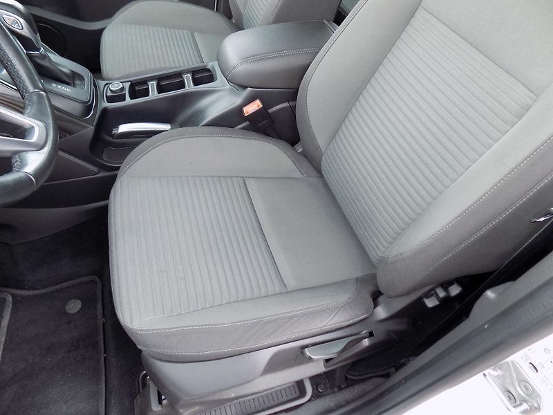 Ford C-MAX 2,0 TDCI 110 KW TITANIUM NAVI - fotka 19 z 39