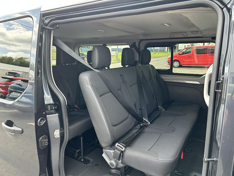 Renault Trafic (2026) COMBI L2H1 170k AT9 RED 8 MÍST - fotka 14 z 36