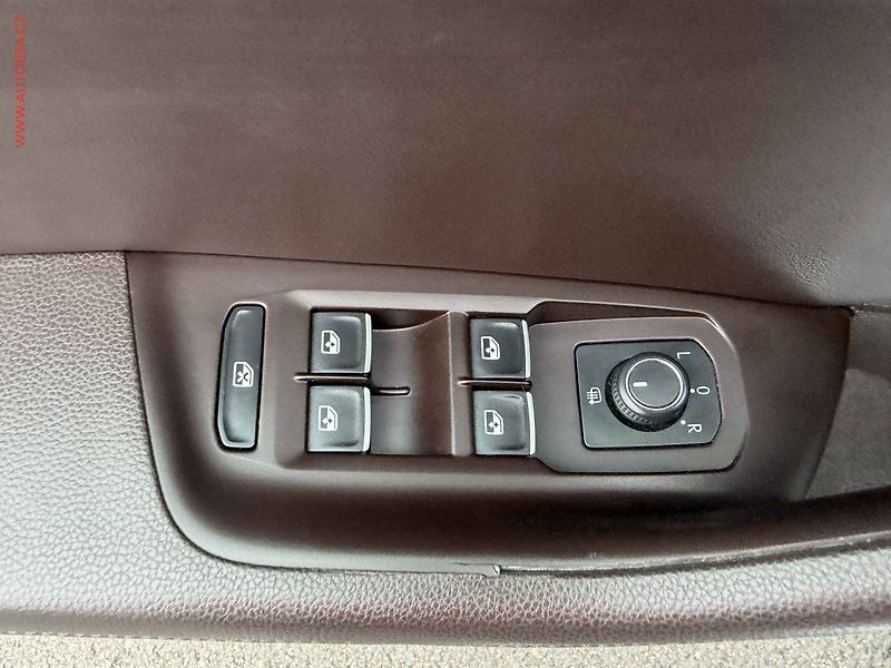 Volkswagen Passat (2016) 2.0TDi, DSG, bixen, navi - fotka 11 z 18