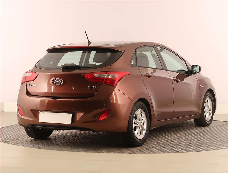 Hyundai i30 (2014) 1.4 CVVT, Tempomat - fotka 5 z 17