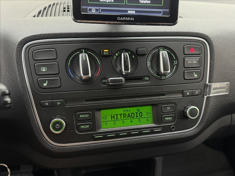 Škoda Citigo 1,0 AUTOMAT NAV SENZORY VÝHŘEV - fotka 17 z 30