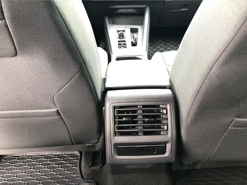 Volkswagen Golf 1.5 eTSi DSG 7st. LIFE - fotka 22 z 29