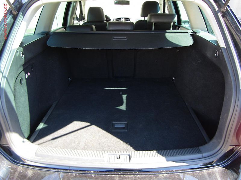 Volkswagen Golf (2010) 1.4 TSi, Highline, panor - fotka 7 z 16