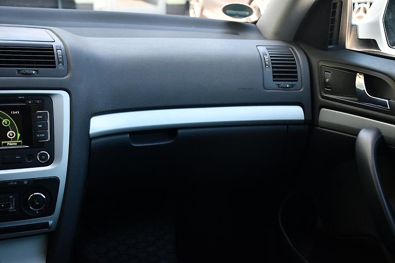 Škoda Octavia 1.8TSi 112kW 4X4 TAŽNÉ - fotka 8 z 35