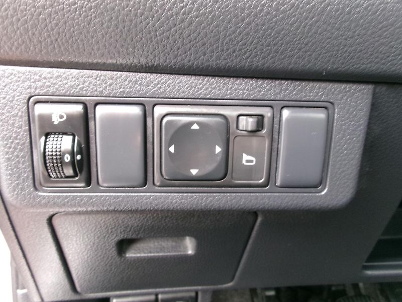 Nissan Tiida (2009) 1,6 16V AC ALU HF BT - fotka 22 z 26