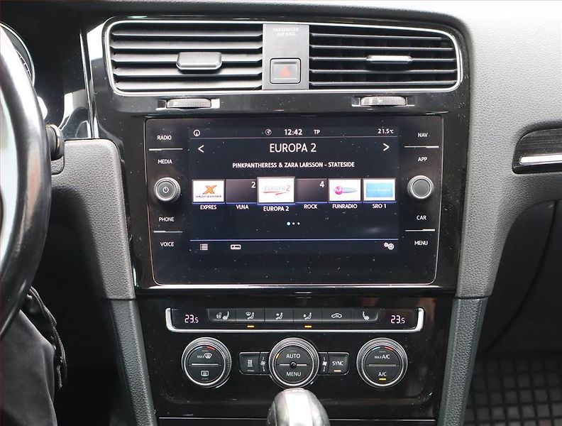 Volkswagen Golf (2017) R-Line 2.0 TDI, Automat, Navi - fotka 12 z 19