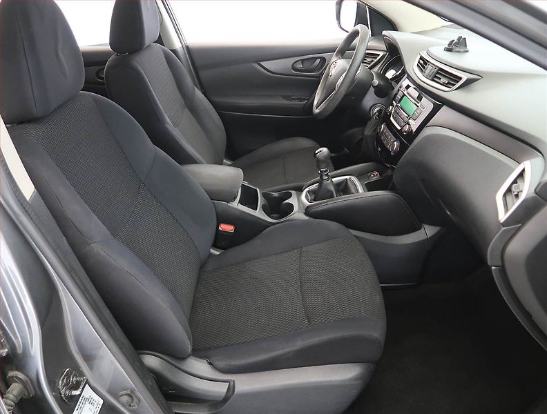 Nissan Qashqai (2015) 1.2 DIG-T, Serv.kniha - fotka 9 z 18