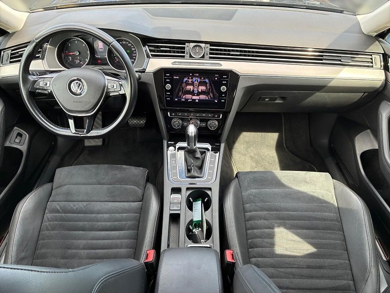 Volkswagen Passat (2019) HIGHLINE 2.0TDI 110kW DSG TAŽN - fotka 9 z 11
