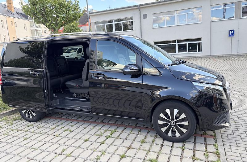 Mercedes-Benz Třídy V (2023) V300d L LUX 6/7+1 PANO 4M - fotka 4 z 21