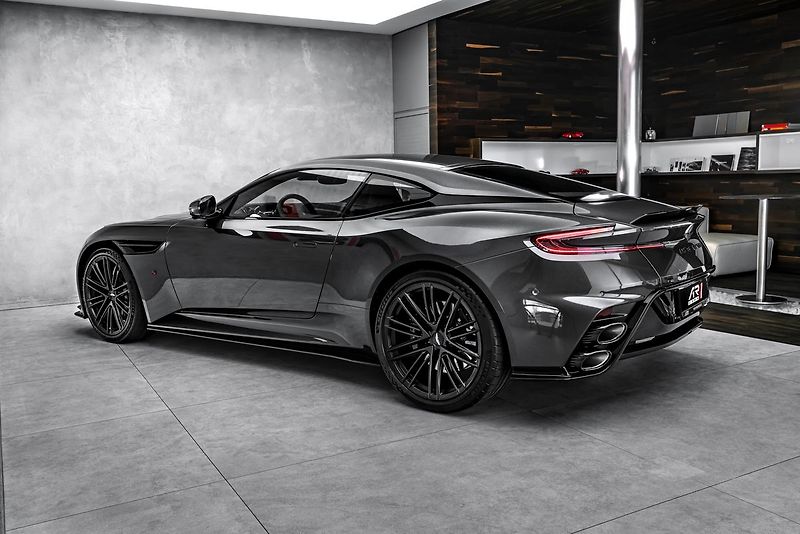 Aston Martin DB12 CZ, xenon grey, black pack - fotka 7 z 25