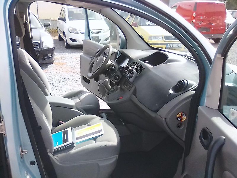 Renault Kangoo (2008) 1.6i 16V, závěs - fotka 17 z 33