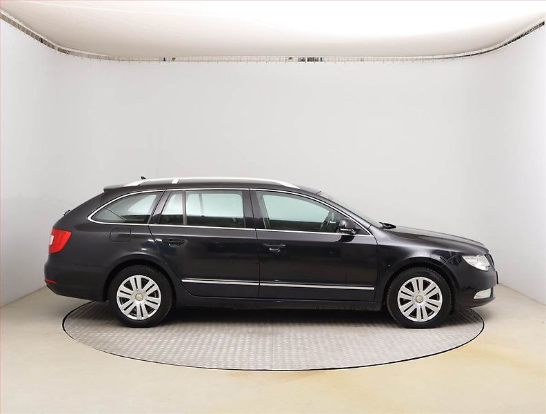 Škoda Superb (2010) 2.0 TDI, Xenony, Tempomat - fotka 6 z 23