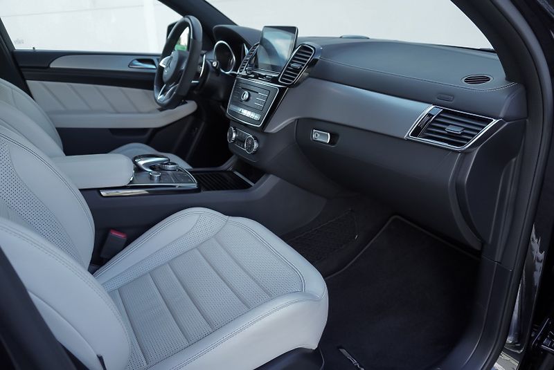 Mercedes-Benz GLE 63S AMG 4M - fotka 10 z 50