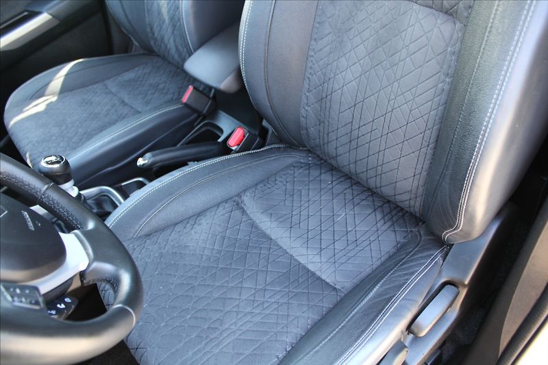 Suzuki Vitara 1,4 BJET  ČR,1.MAJ,ELEGANCE - fotka 24 z 38