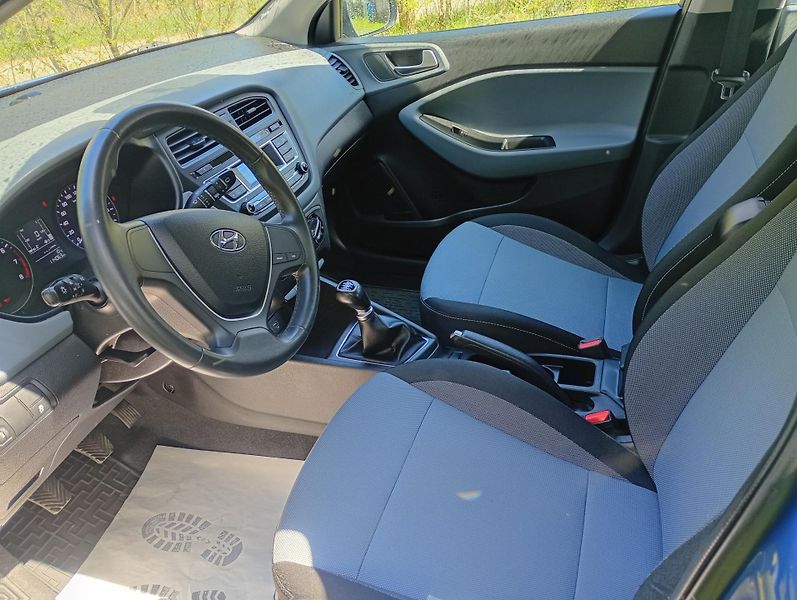 Hyundai i20 1.3 /55kW - fotka 10 z 14