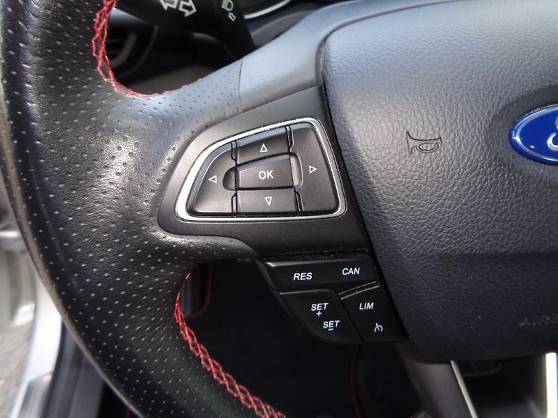 Ford Kuga 1.5 EcoBoost  ST Line  110 kW - fotka 13 z 28