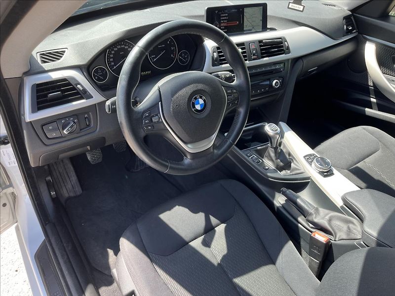 BMW Řada 3 2,0 d GT 135KW MANUÁL 2x KOLA - fotka 9 z 48