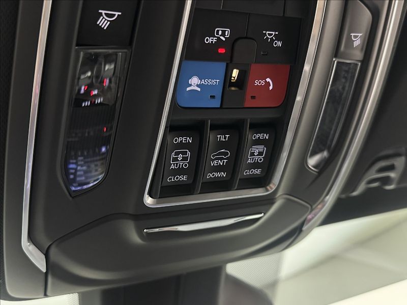 Jeep Wagoneer 5,7 V8 VZDUCH 7-MÍST DPH 360° - fotka 37 z 60