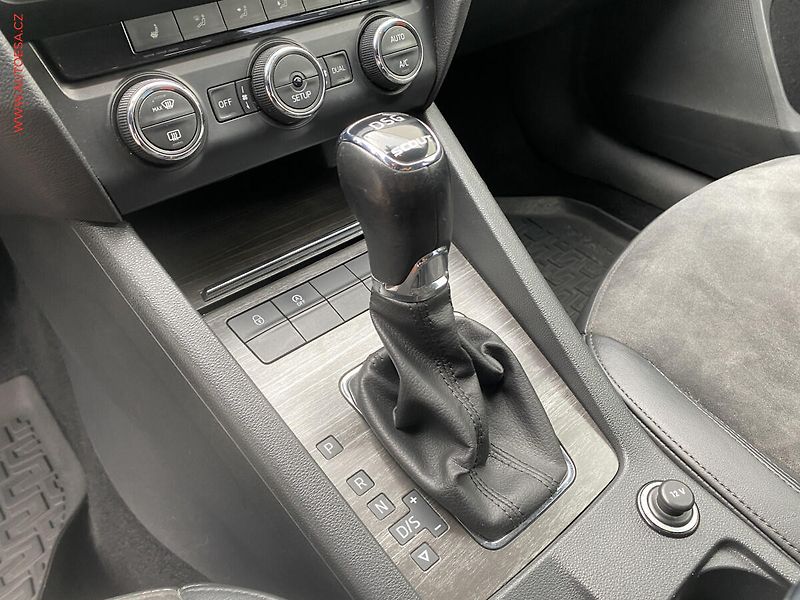 Škoda Octavia (2015) 2.0 TDi 4x4, ČR, servis - fotka 16 z 17