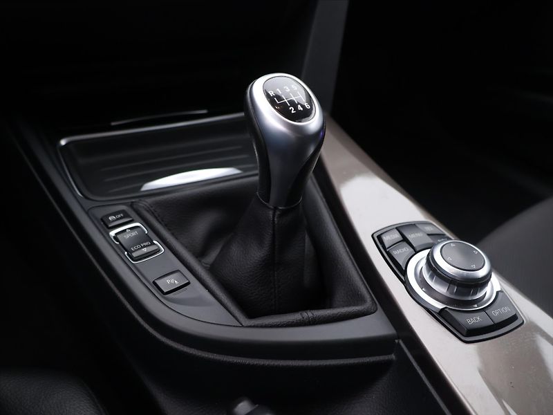 BMW Řada 3 2,0 318d xDrive Xenon Navi Kůž - fotka 25 z 36