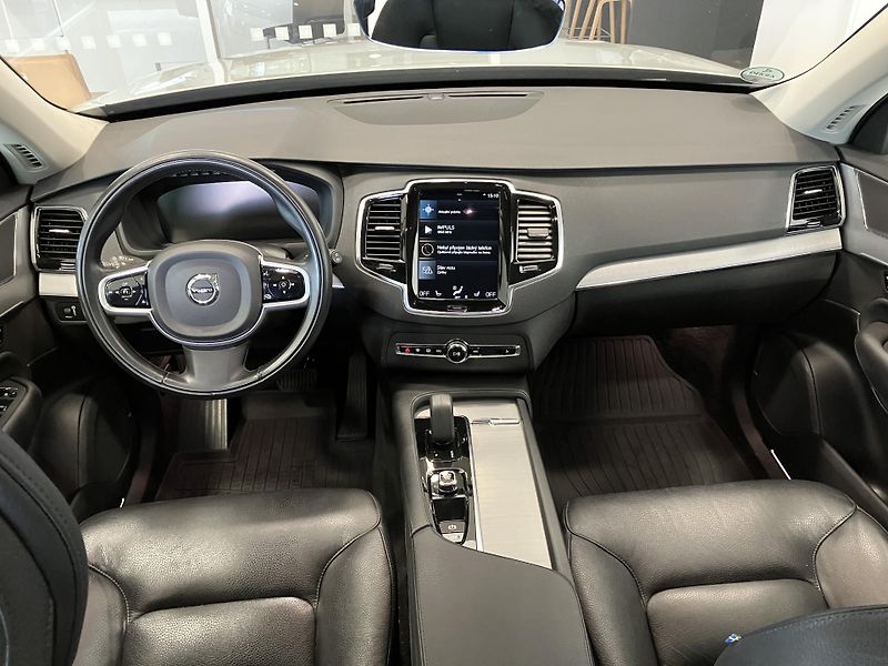 Volvo XC90 B5 AWD Momentum AT8 - fotka 19 z 48